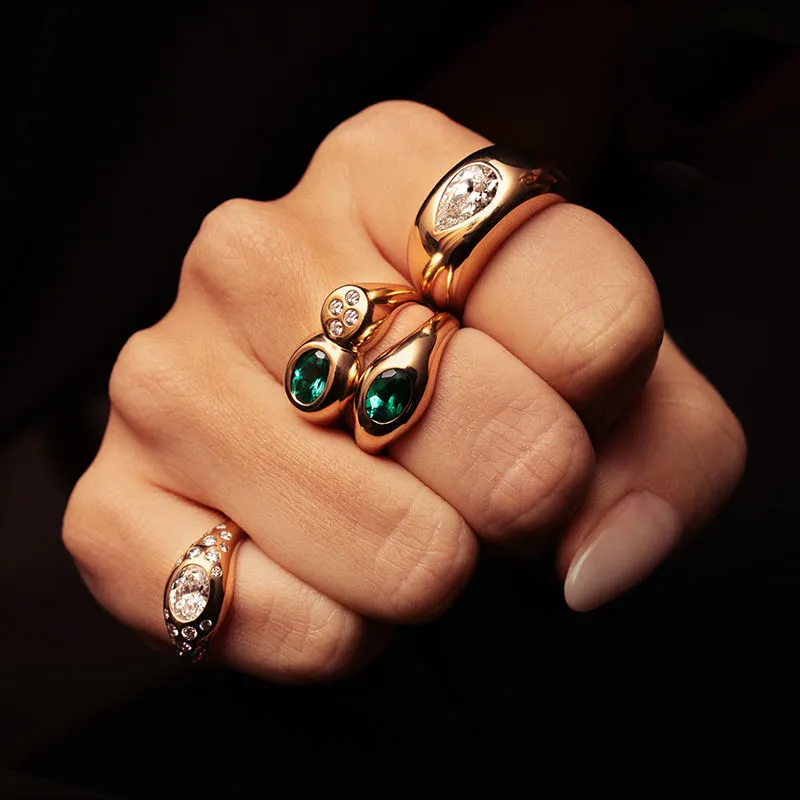 Curve Scattered Signet 18K Gold Ring w. Diamonds