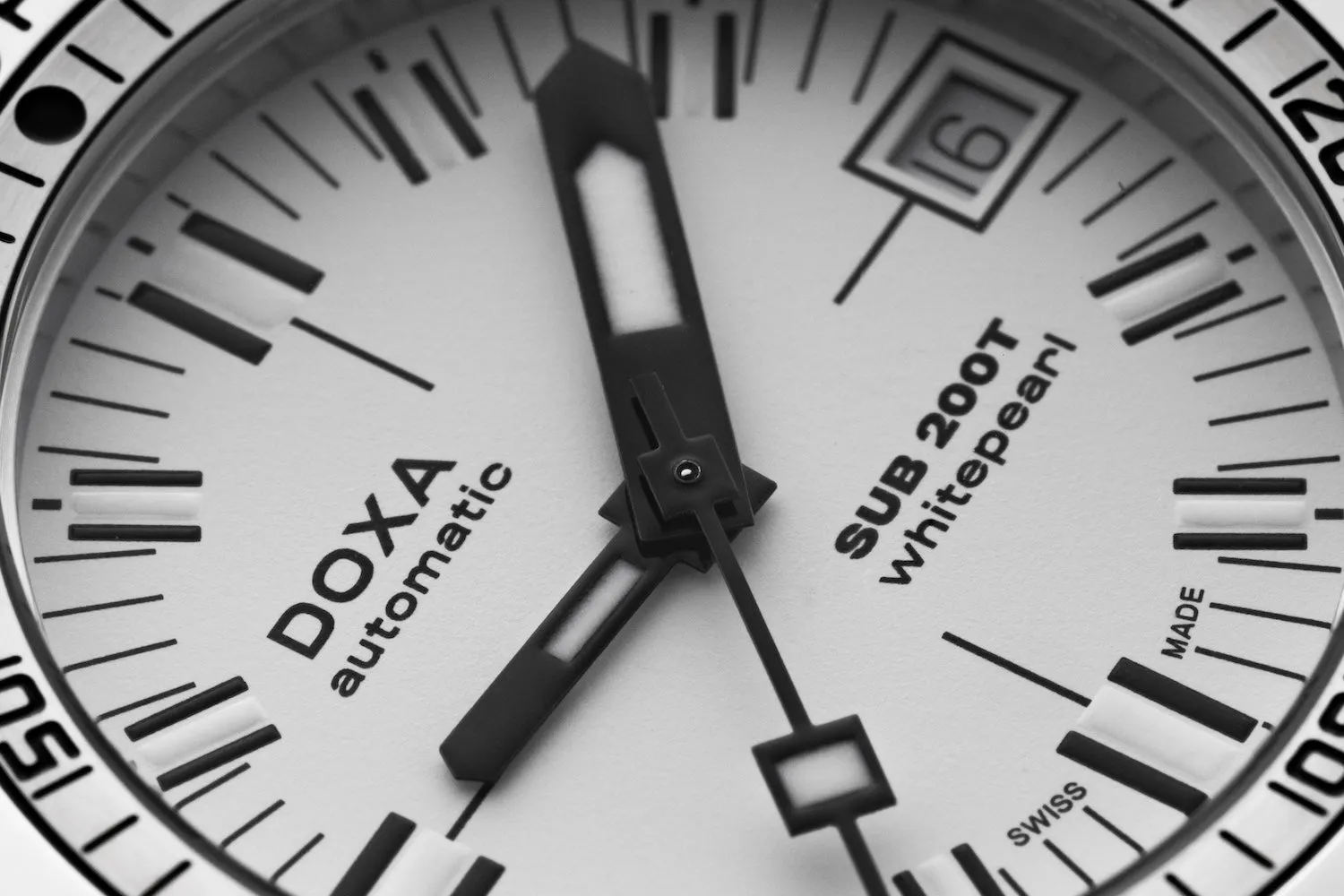 Doxa SUB 200T Whitepearl Iconic Watch