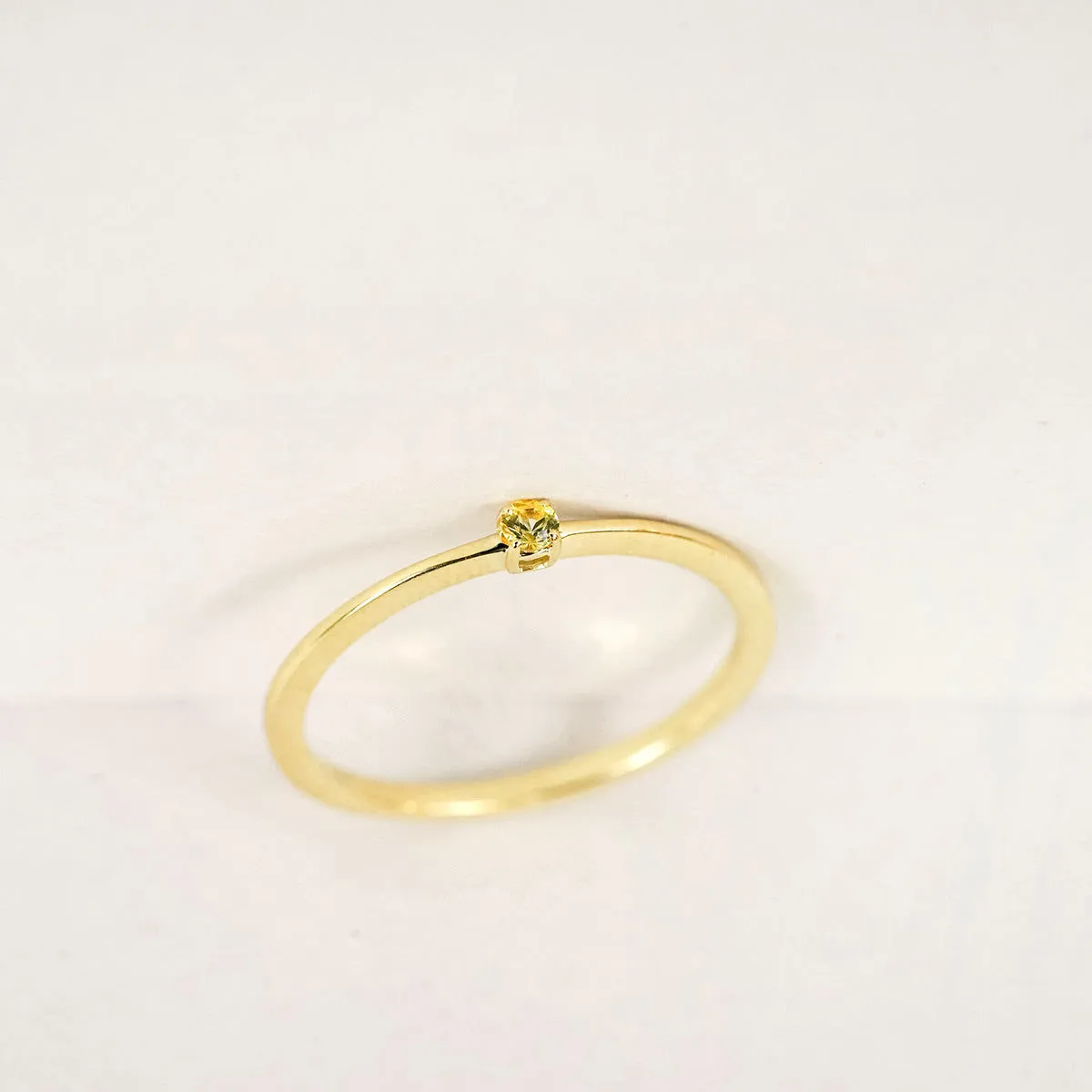 Essential Spring 18K Gold Ring w. Sapphire