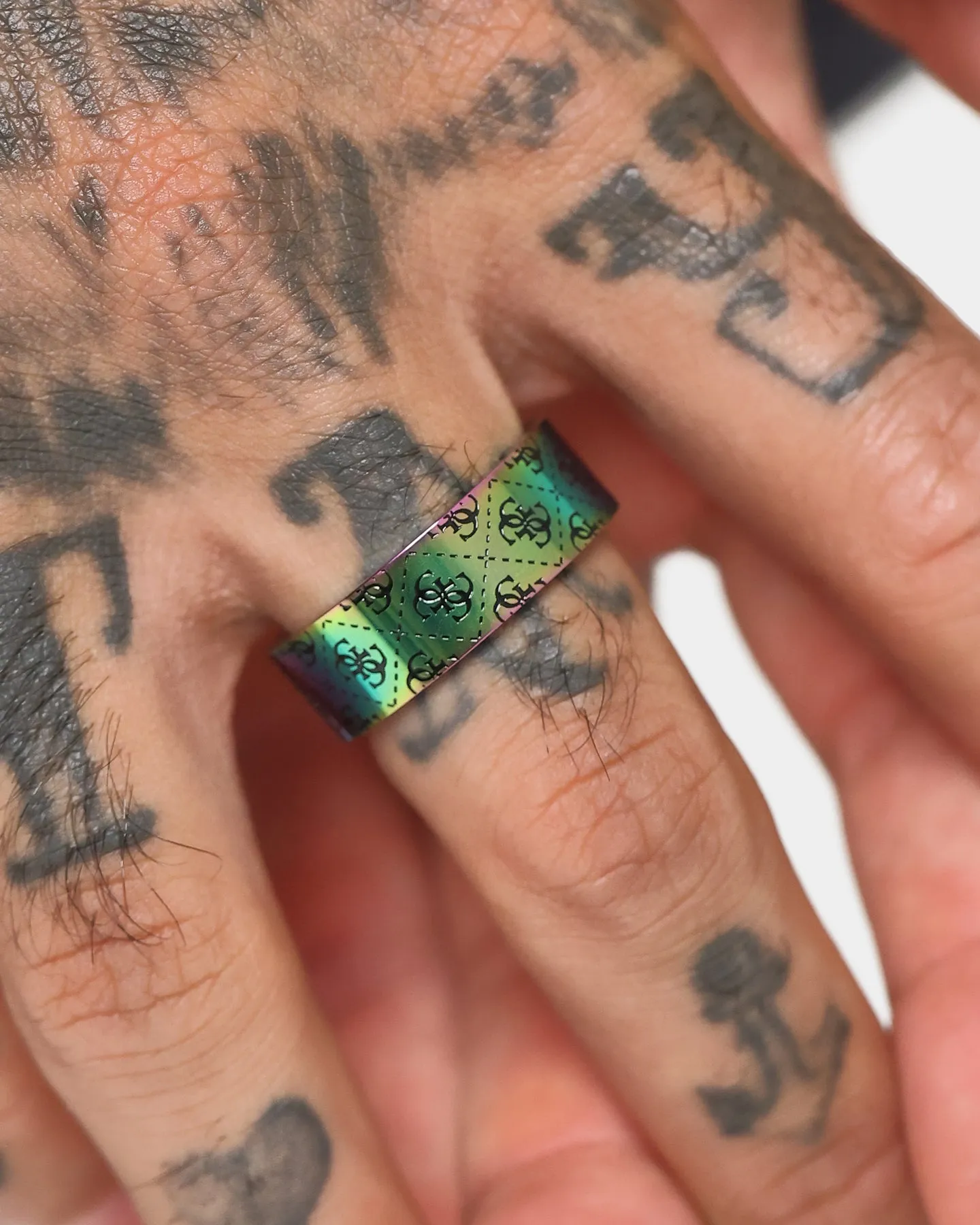 Guess Mainline 8mm 4G Pattern Ring Iridescent