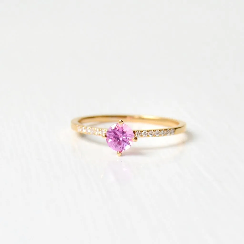 Hima Rosa 18K Gold Ring w. Sapphire & Diamonds