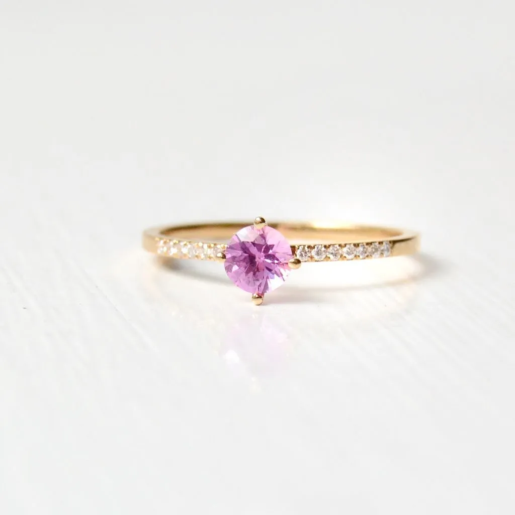 Hima Rosa 18K Gold Ring w. Sapphire & Diamonds