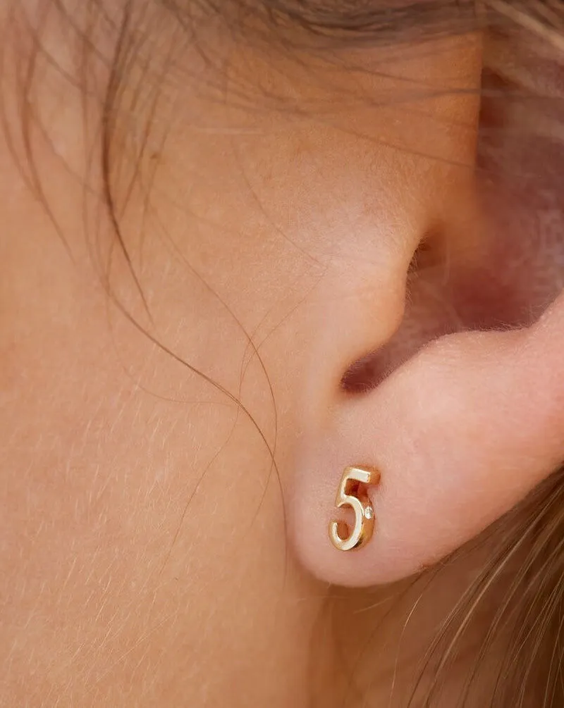 My 0 18K Gold Stud w. Diamond