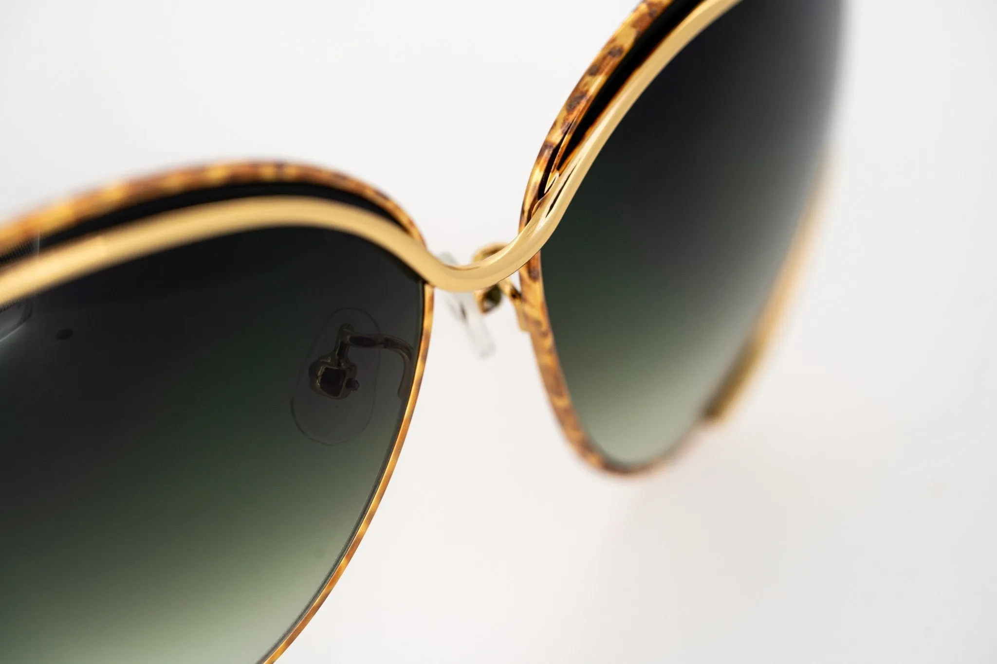 Oscar De La Renta Sunglasses Oval Frame Gold and Green