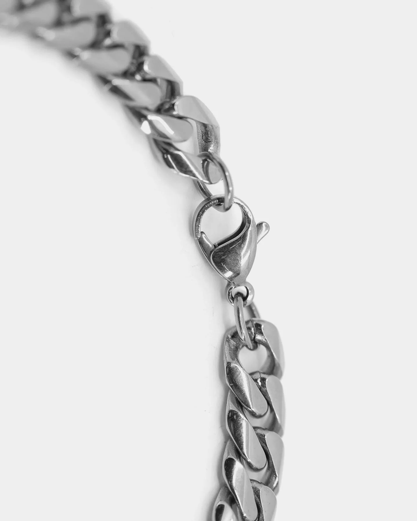 Raising Hell Women's 14" Cuban Butterfly Choker White Gold