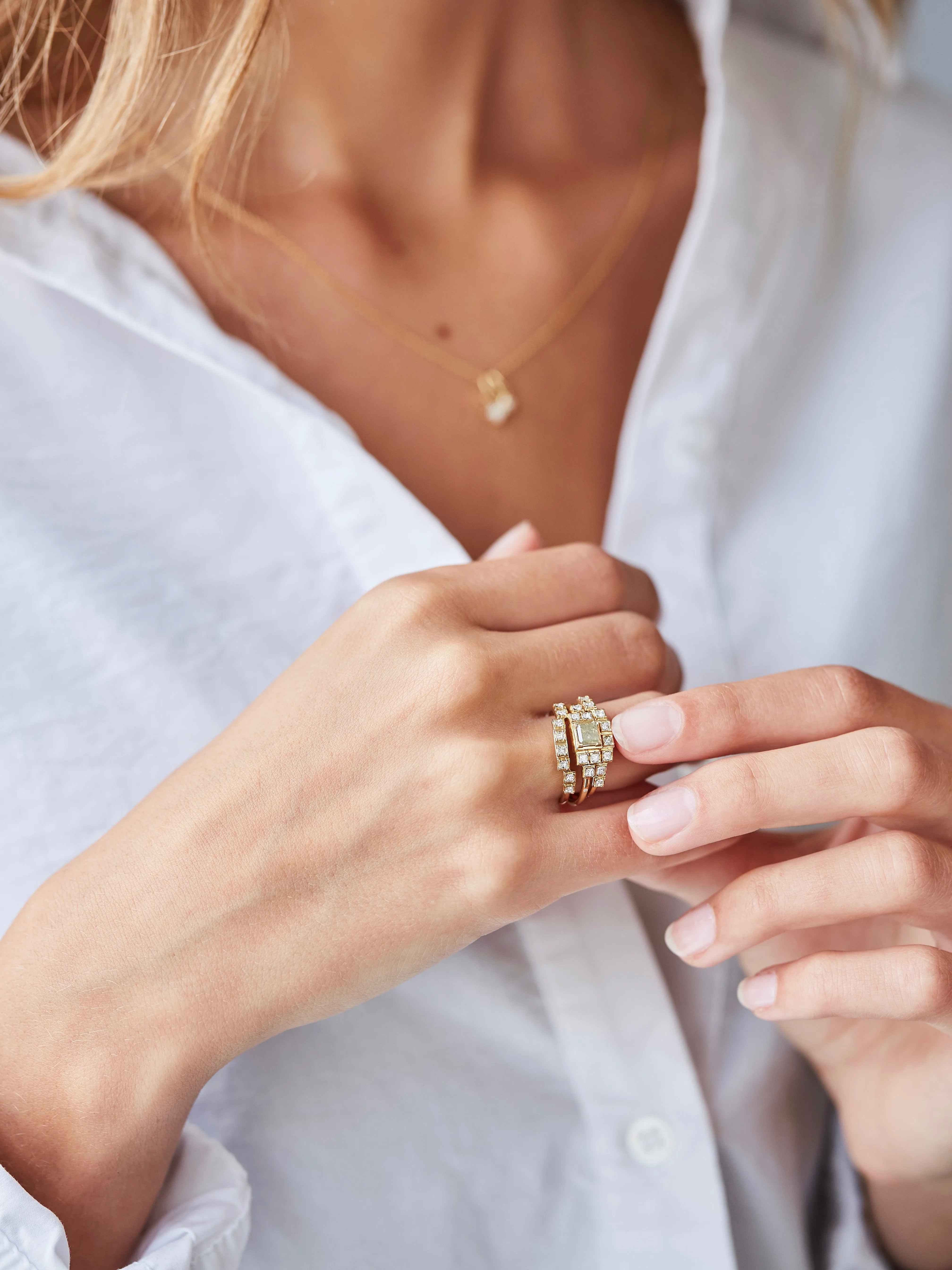 Raw Classic Pointy 18K Gold Ring w. Diamonds