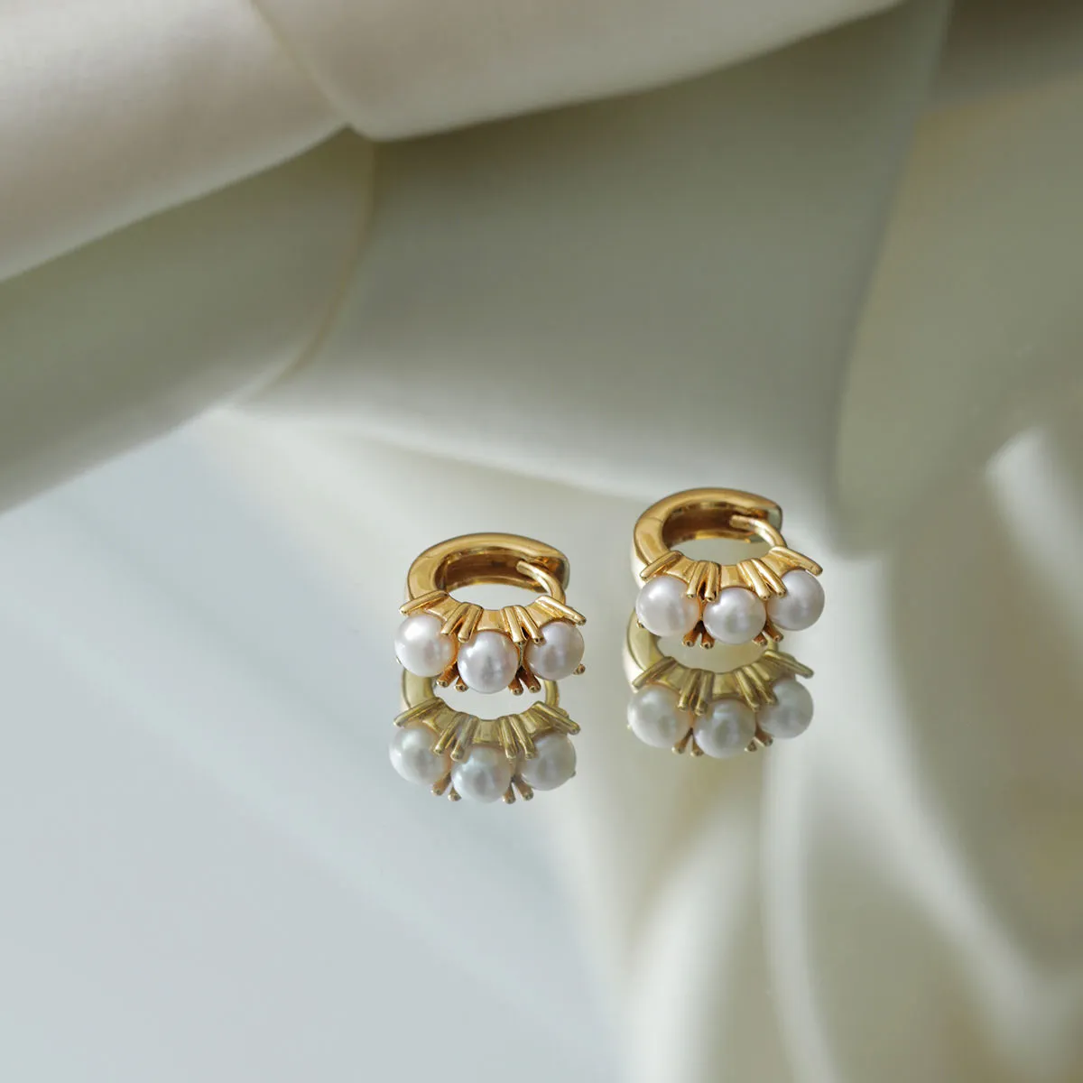 Reef mini 18K Gold Plated Hoop w. Freshwater Pearls