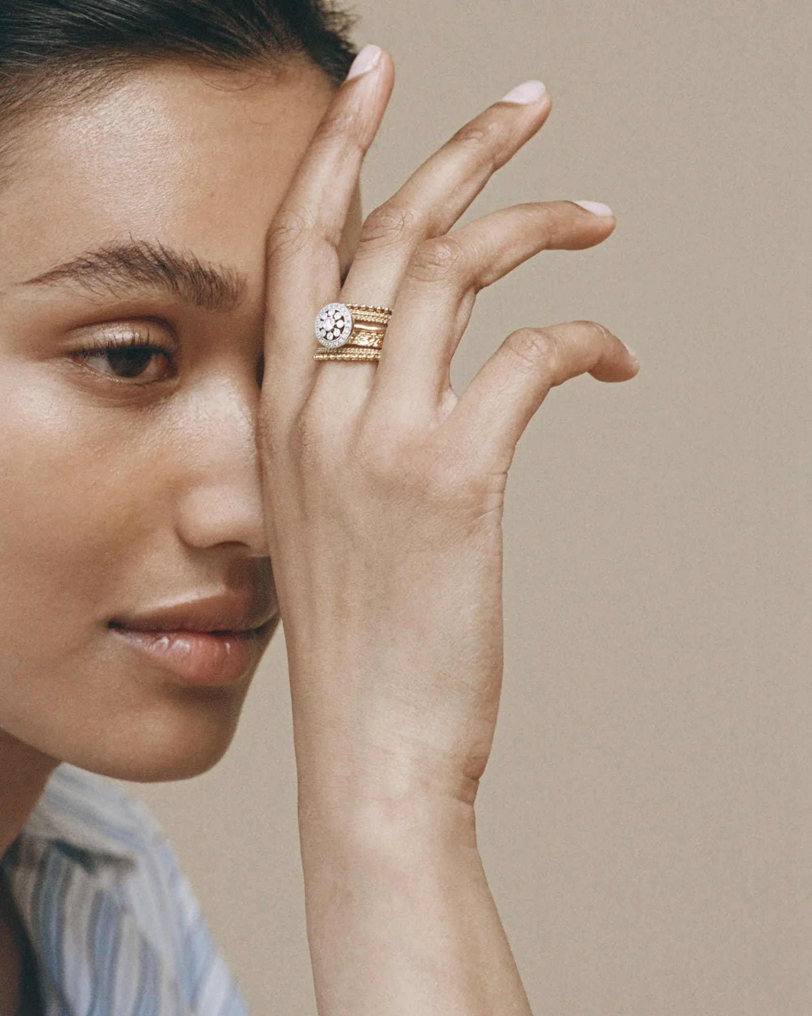 Rosas 18K Gold Ring w. Diamond