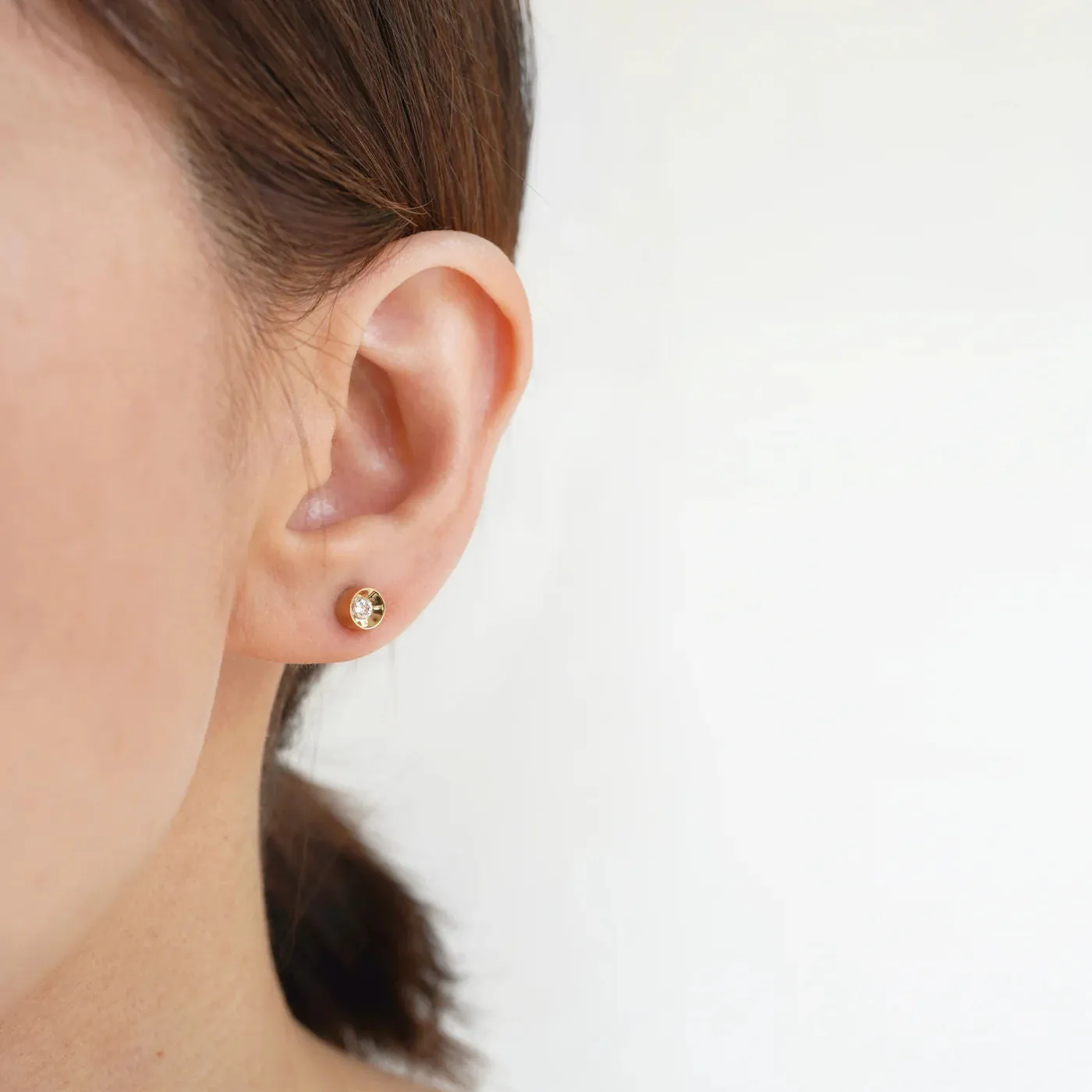 Spot Single 18K & 10K Earring w. 3mm Diamond
