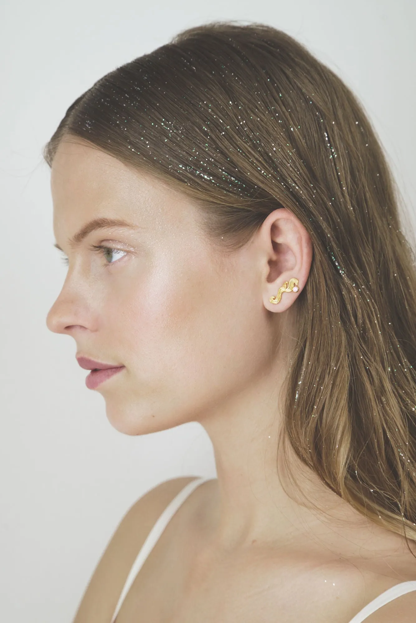 The Magician Gold Plated Earring w. Purple Zirconia