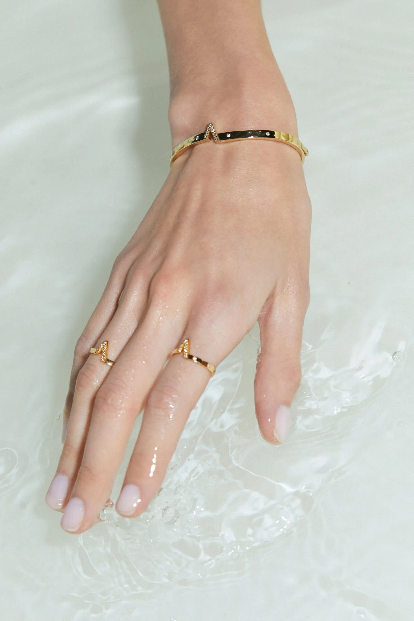 V Pave 18K Rosegold Ring w. Lab-Grown Diamonds