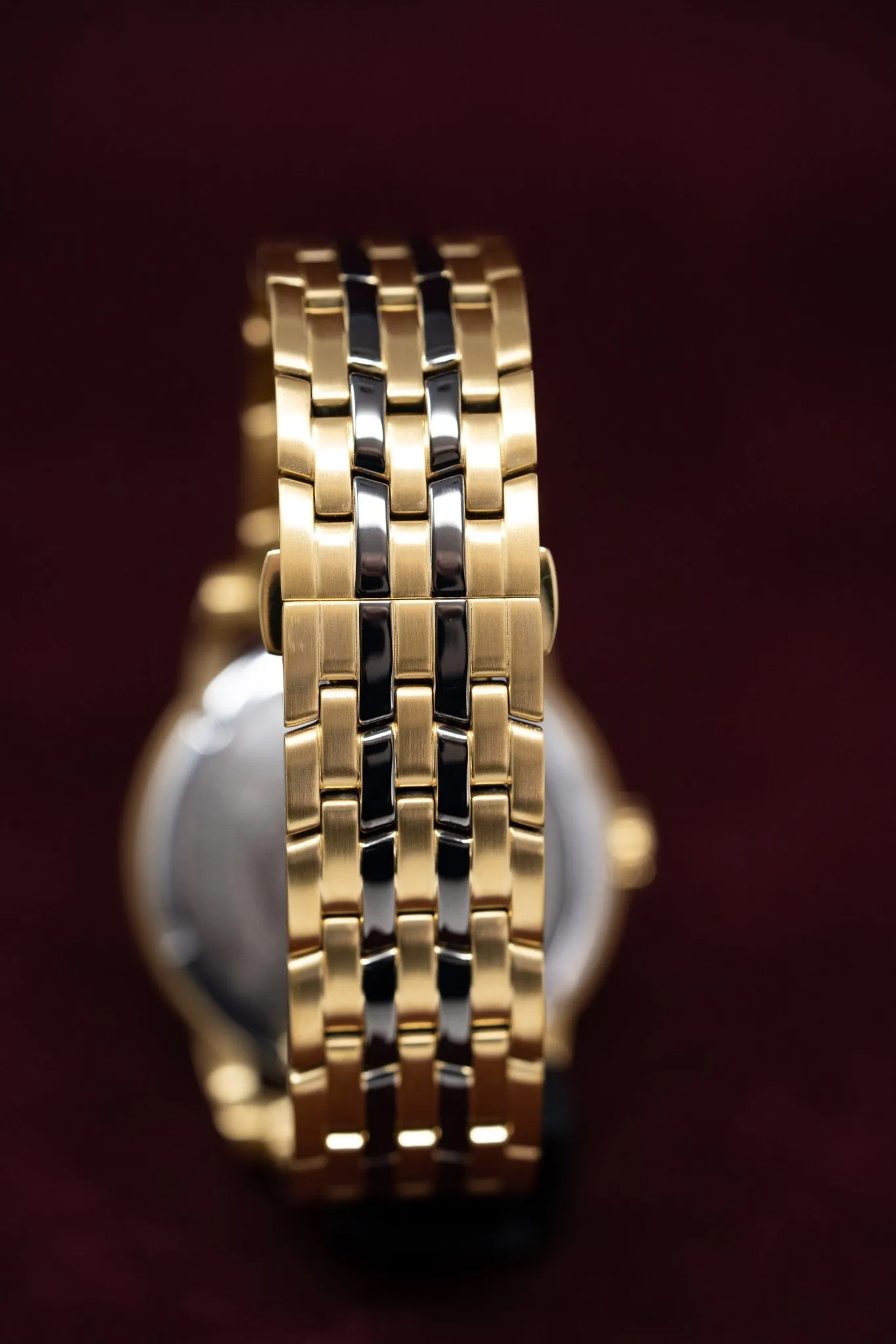 Versace Men's Watch Palazzo Empire 43mm Gold Bracelet VERD00418